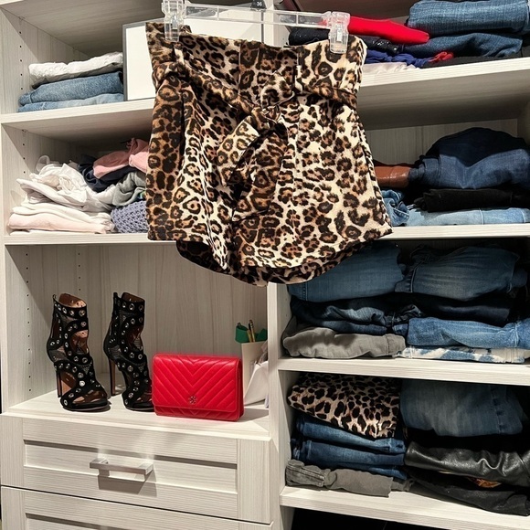 Oliveacous leopard paper bag waist SHORTS EUC size Medium - Picture 7 of 9